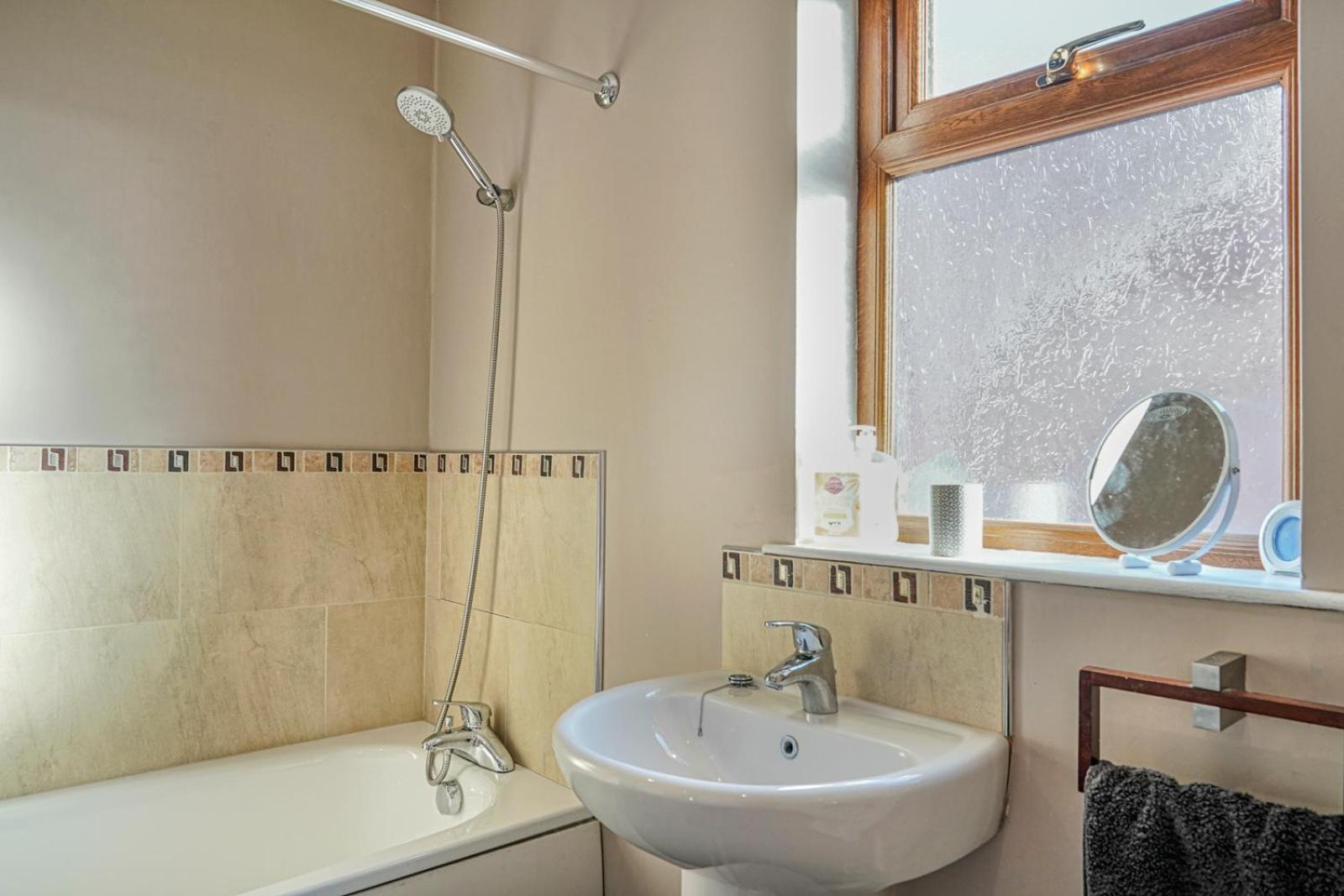 3 Bed House, Quiet Location Close To Bangor Ngoại thất bức ảnh